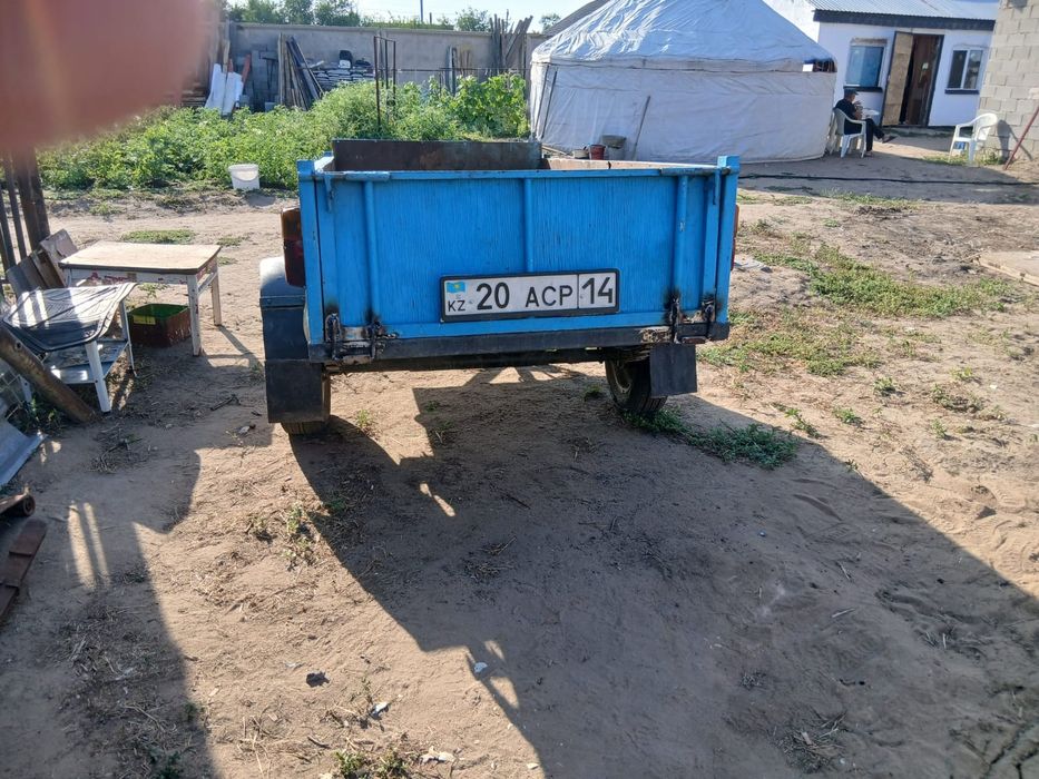 Продам прицеп синий