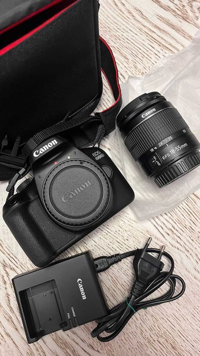 Canon EOS 4000D DSLR + obiectiv 18-55mm + geantă + card 16GB