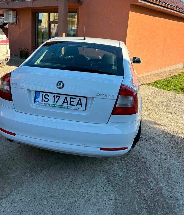 SKODA Octavia 2012 — imagine 2