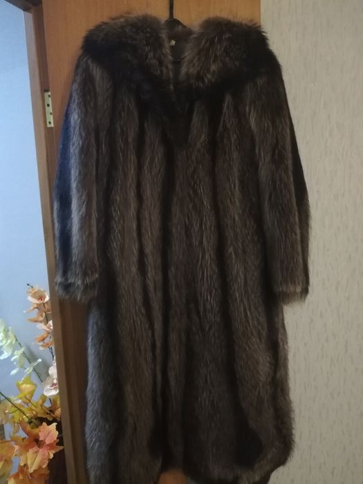 Продам шубу енотовую