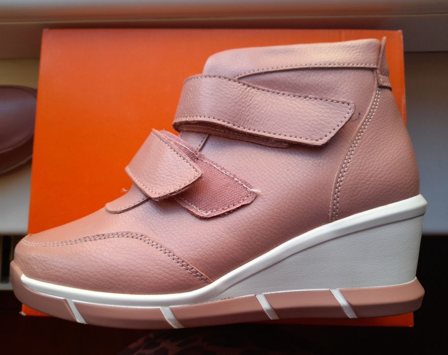 Ghete roz din piele marime 39,5