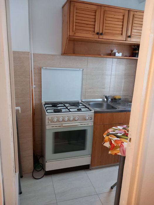 Închiriez garsoniera