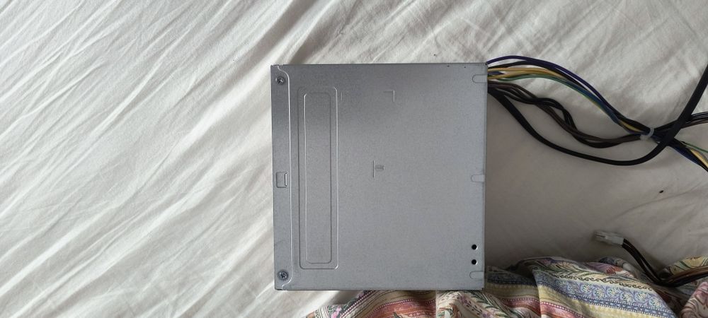 Vând sursă originală extrasă dintr-un sistem desktop HP (generație nouă), în stare perfectă de funcționare.