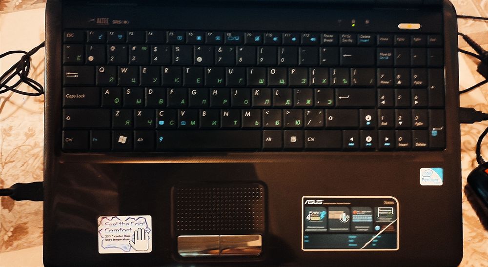 Ноутбук Asus сотилади. Ўзим ишлатганман экран 17 дюм.