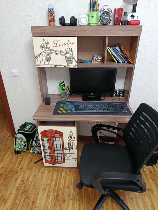 Компютерний стол с креслом