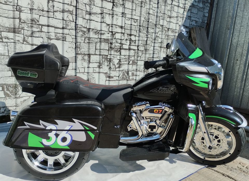 Детский трёхколёсный электромоцикл