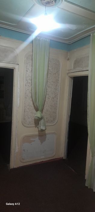 Kvartira sotiladi Navoiy shahar Detiskiy balnisa yonida Pedinustut old