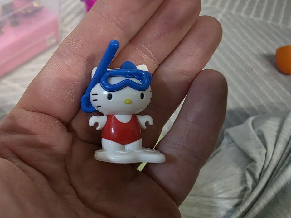 Фигурки Hello Kitty с киндеров