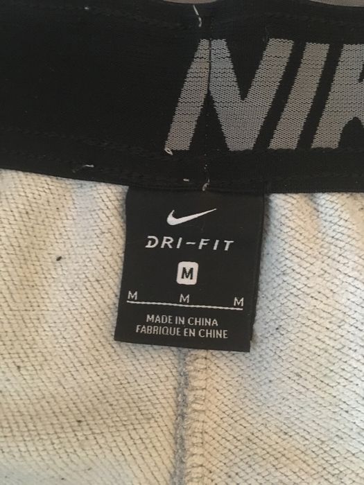 Nike оргинални  долнища ..