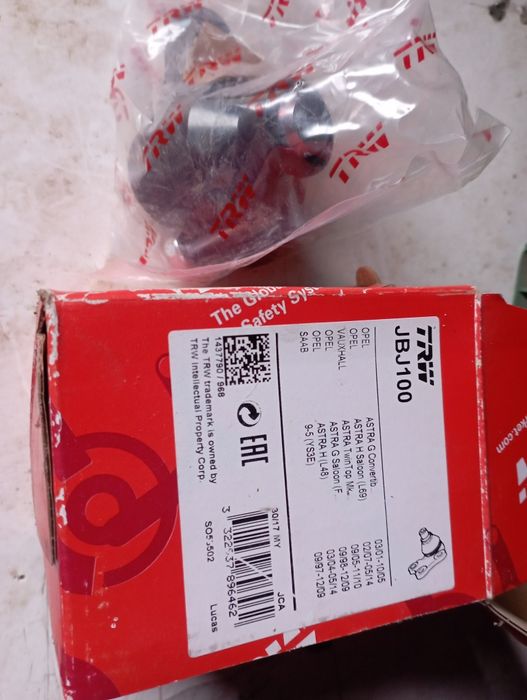 Pivoti inferiori TRW noi .Opel