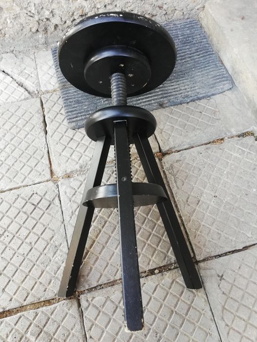 Винтидж дървен стол за пиано