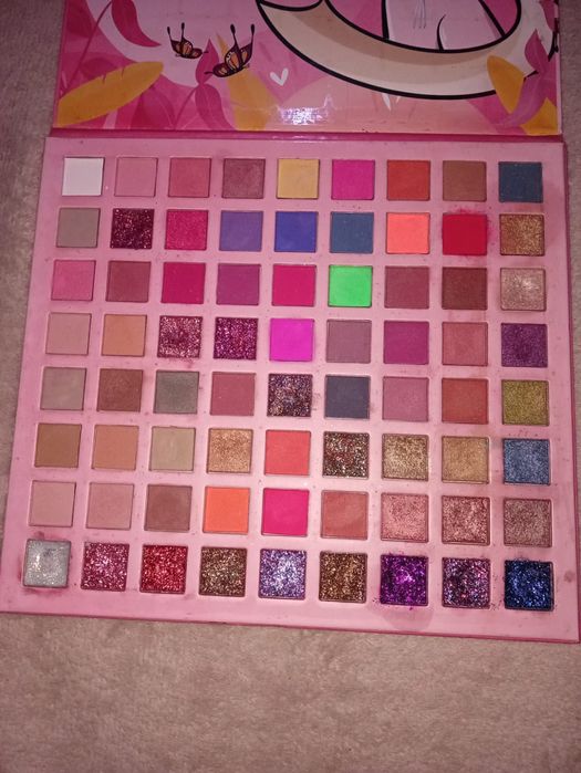 Paleta cu 72 de culori  folosita