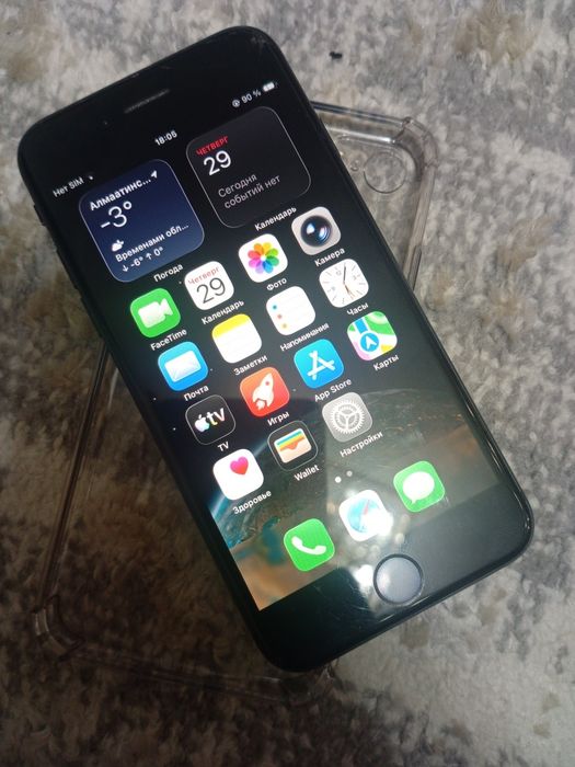 Продам айфон SE в хорошем состоянии