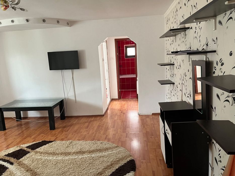 Inchiriez apartament