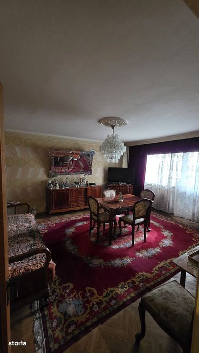 Apartament 4 camere, 93 mp utili, etaj 3/4, decomandat, zona Centrala