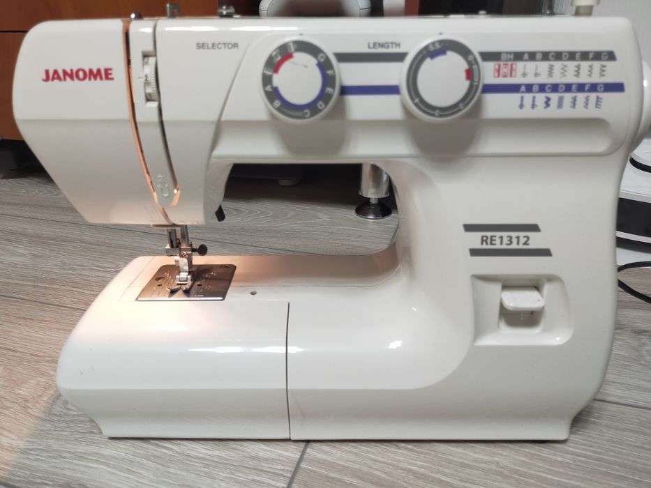 Швейная машина Janome RE1312