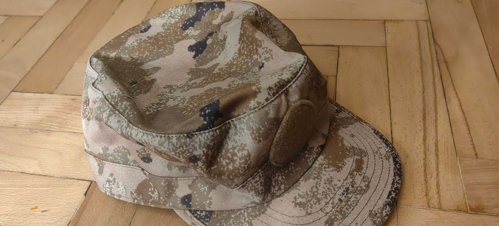 Камуфлажна шапка на китайската армия (НОАК) в разцветка Гоби