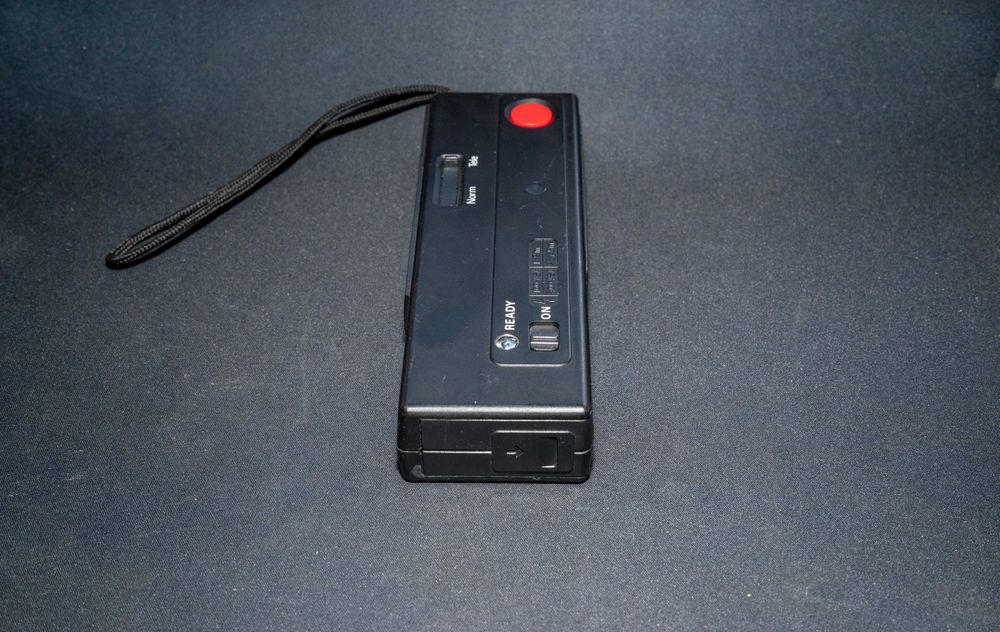Aparat foto pe film vintage Exakta 110 tele cu bliț