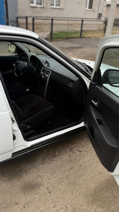 Продам Приора1 люкс