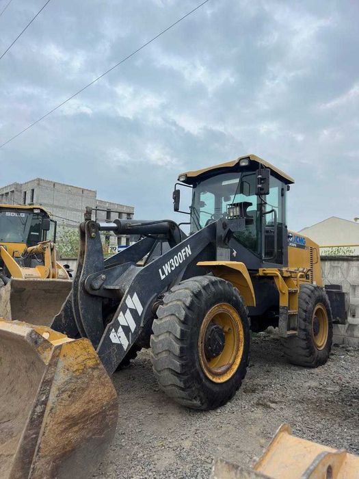 Продается фронтальный погрузчик Shantui 3 кубовый 2020 год