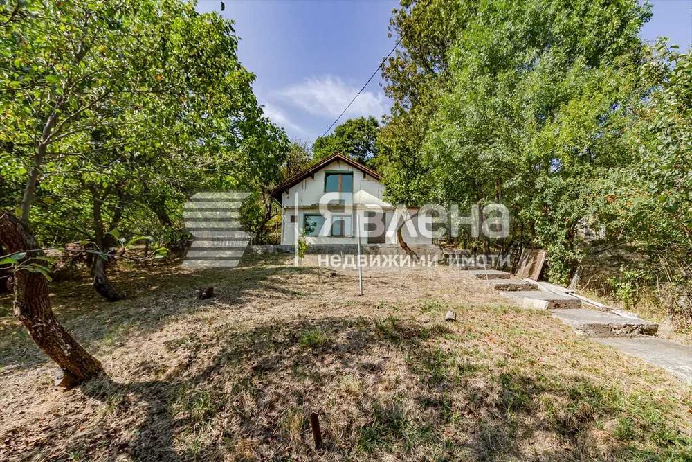 Продава се Парцел в София, Център - 700 кв.м за 190 €/кв.м - Снимка #1