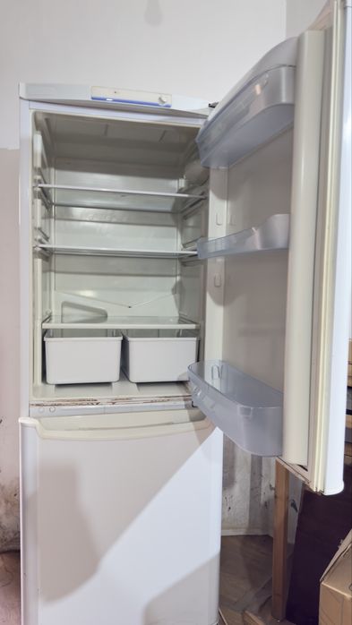 Холодильник indesit