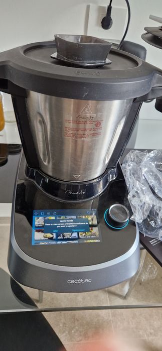Cecotec Mambo Touch cu vas Habana