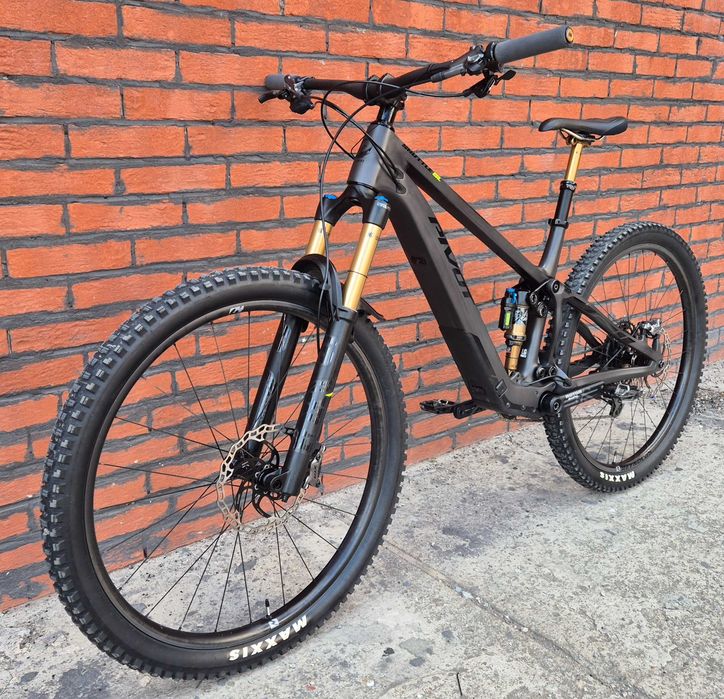 Електрически карбонов велосипед PIVOT SHUTTLE SL, TEAM XTR, FOX, XTR