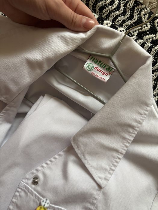 costum medical alb , marime XS nou , foarte comod