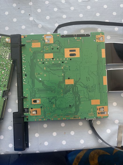 TV Samsung за части UE43RU7102K