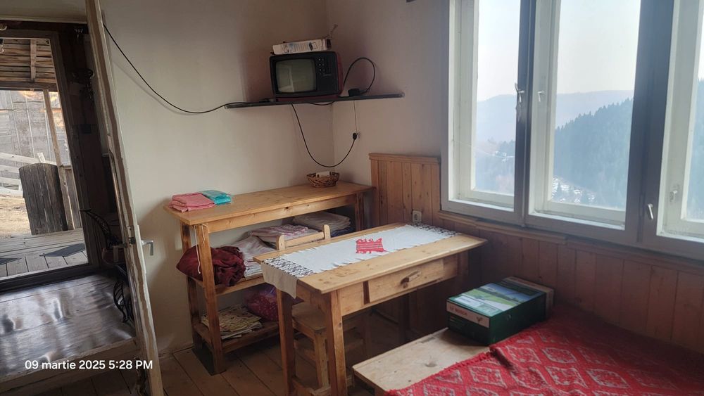Vând cabana la munte