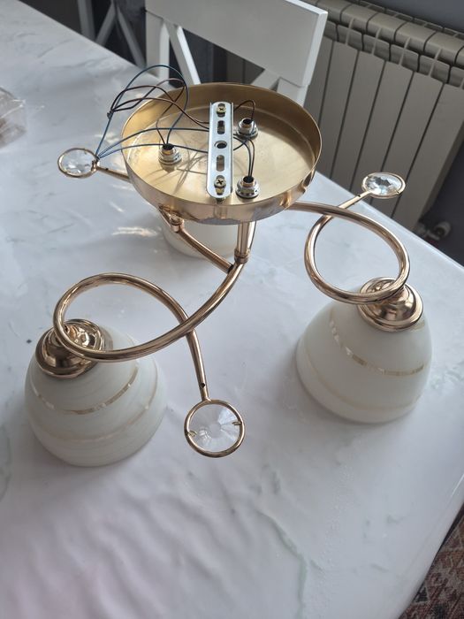 Люстра в хорошем состоянии