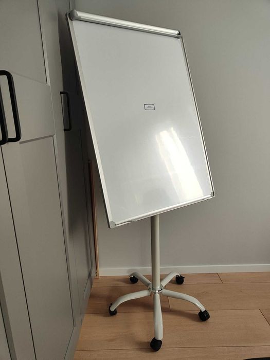 Флипчарт 70х100cm, магнитен, с рамена