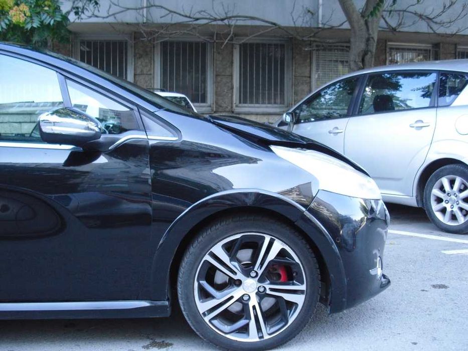Продавам автомобил Пежо 208 GTI