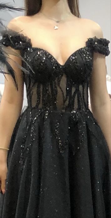 Черна официална рокля с корсет