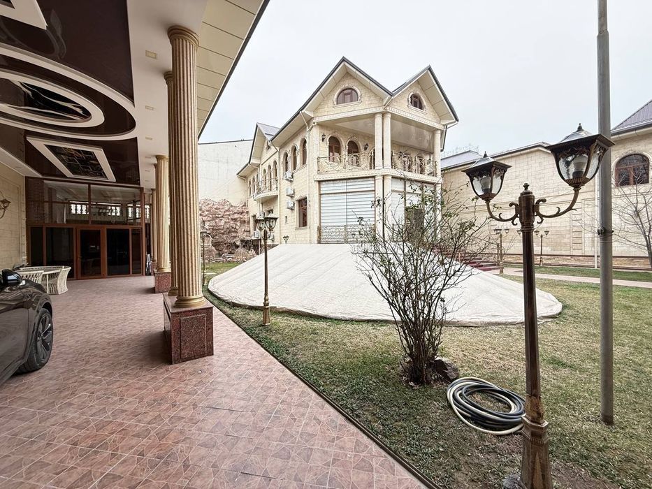 Продается дом 6 комнат, ор-р: Кафе Жуманжи/Космонавты, 600м²