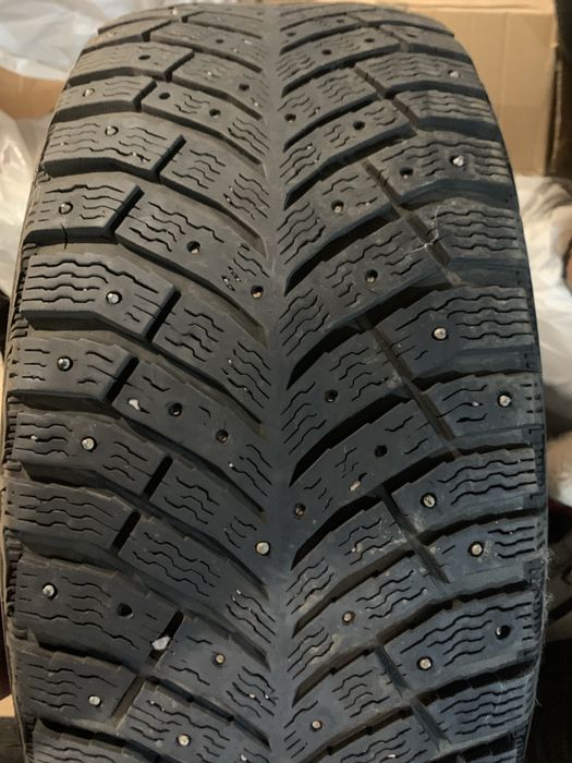Продам зимне шины 215/55R17 комплек 40к