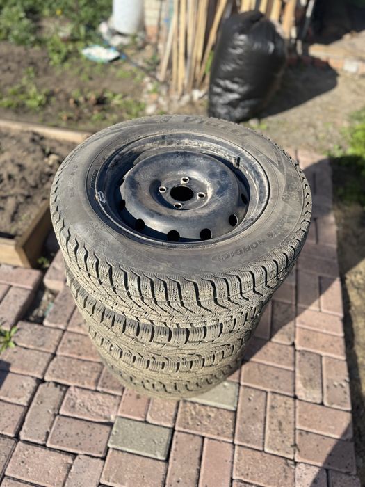 Продам комплект зимней резины