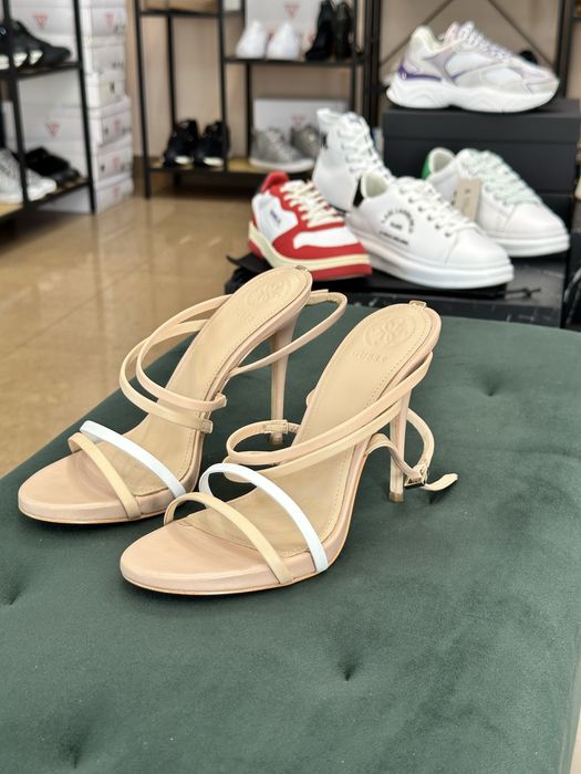 Оригинални дамски обувки на ток Guess Rose White