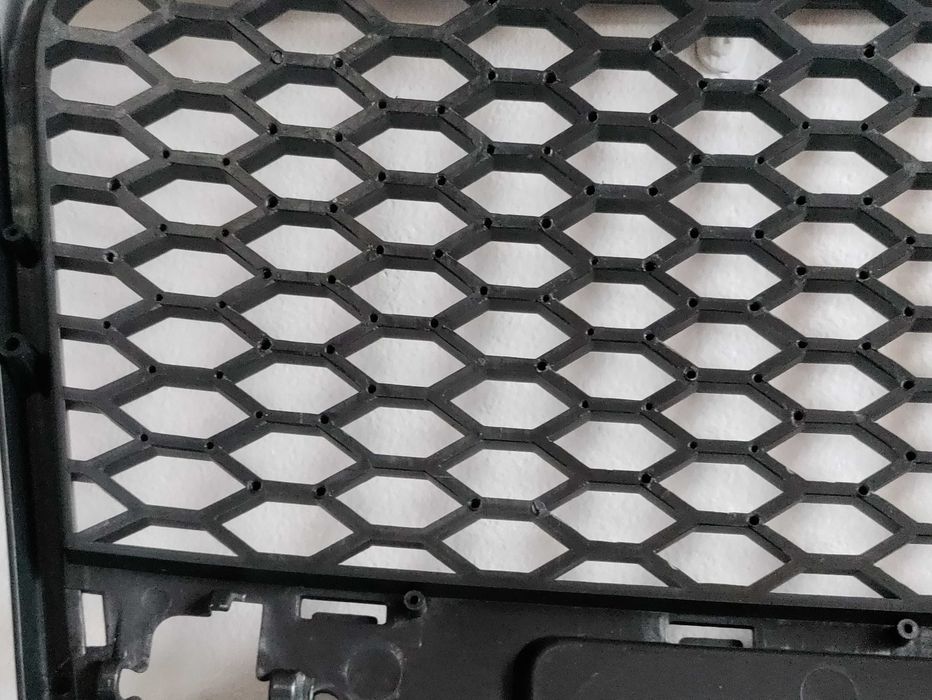 Решетка без емблема АУДИ А6 Ц6 от 04 - 08 МАТ Черна Тунинг Audi A6 C6