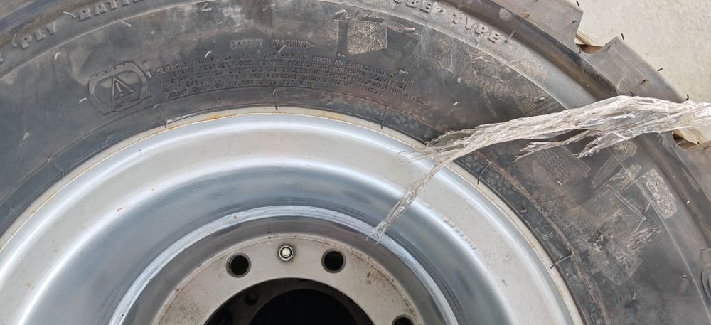 Гуми за мотокар с джанти 7.50х15