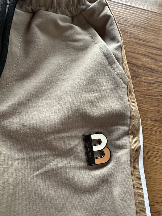 Детски,памучен,къс екип Hugo BOSS с метално лого