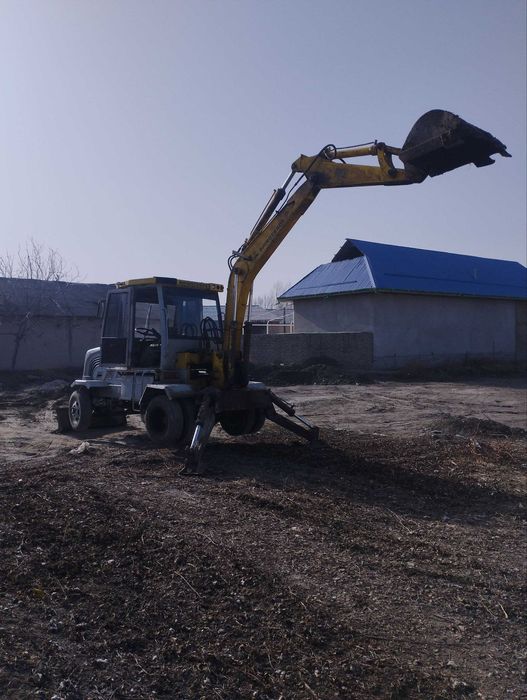 Ekiskavator sotiladi