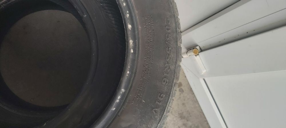 Vand 3 anvelope 205/55/R16 ,tot pachetul la 100 ron