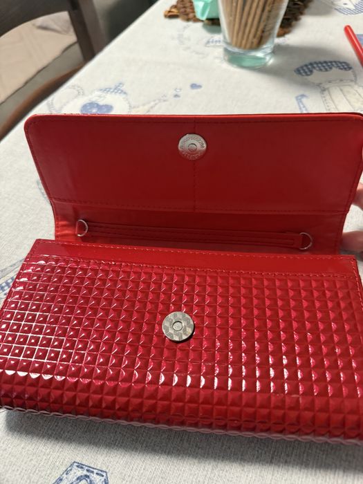 Червенно портмоне лак