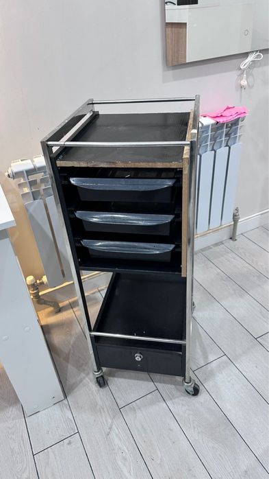 Педикюрное кресло+подиум , помощник