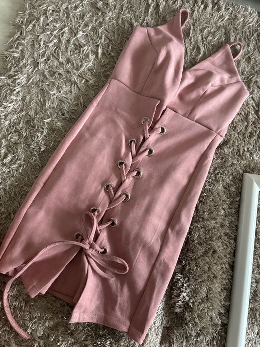 Дамска рокля с връзки