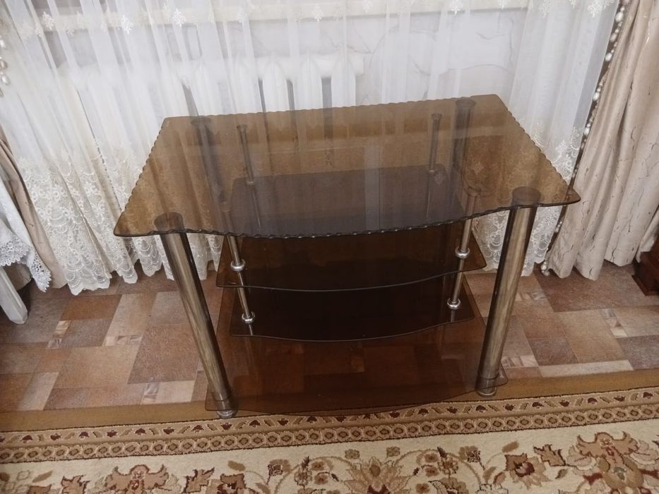 Подставка стеклянная под ТВ