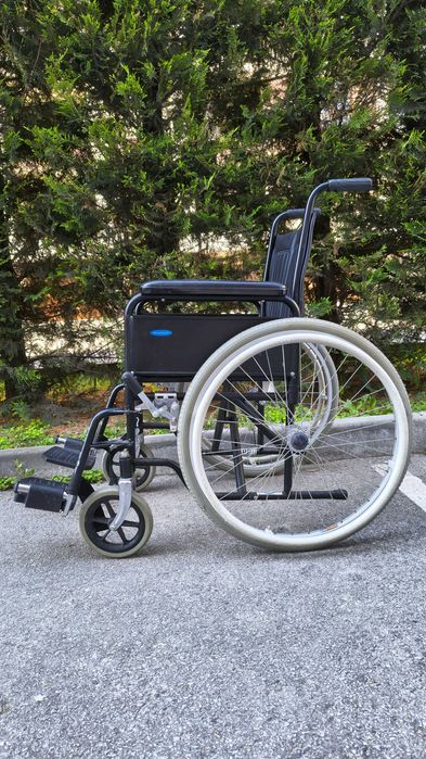 Продавам сгъваема инвалидна количка Wheeltech