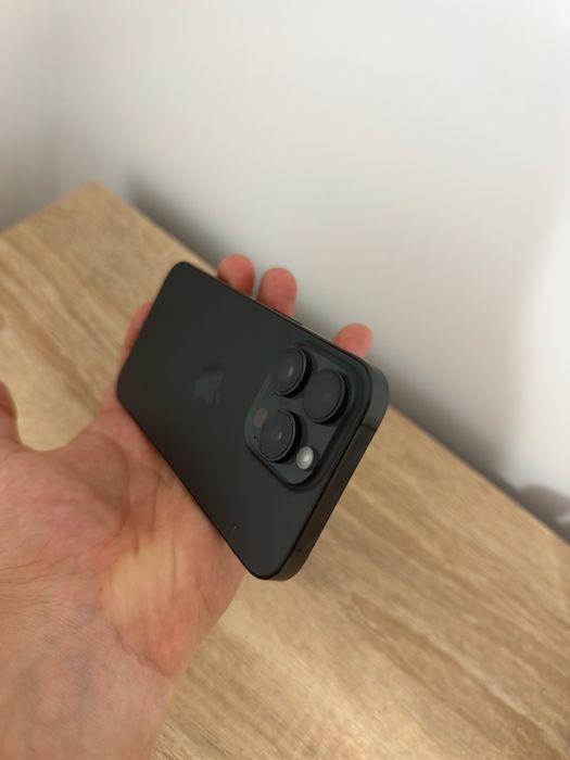 Vand iphone 15 pro impecabil